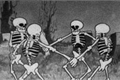 História: Os esqueletos dan&#231;am ao luar