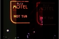 História: A placa do motel