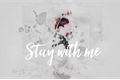 História: Stay with me