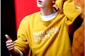 História: - Yellow Sweater