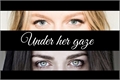 História: Under her gaze