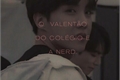 História: O valent&#227;o do col&#233;gio e a nerd.