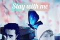 História: Stay with me