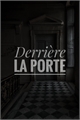 História: Derri&#232;re la Porte (Atr&#225;s da Porta)