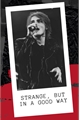 História: Strange, but in a good Way (Gerard Way x Reader)