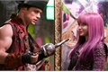 História: Descendants-Harry and Mal: A wicked mistake-Fall in line