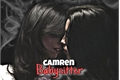 História: Babysitter - Camren