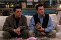 História: Aquele em que Joey e Chandler t&#234;m um segredo.